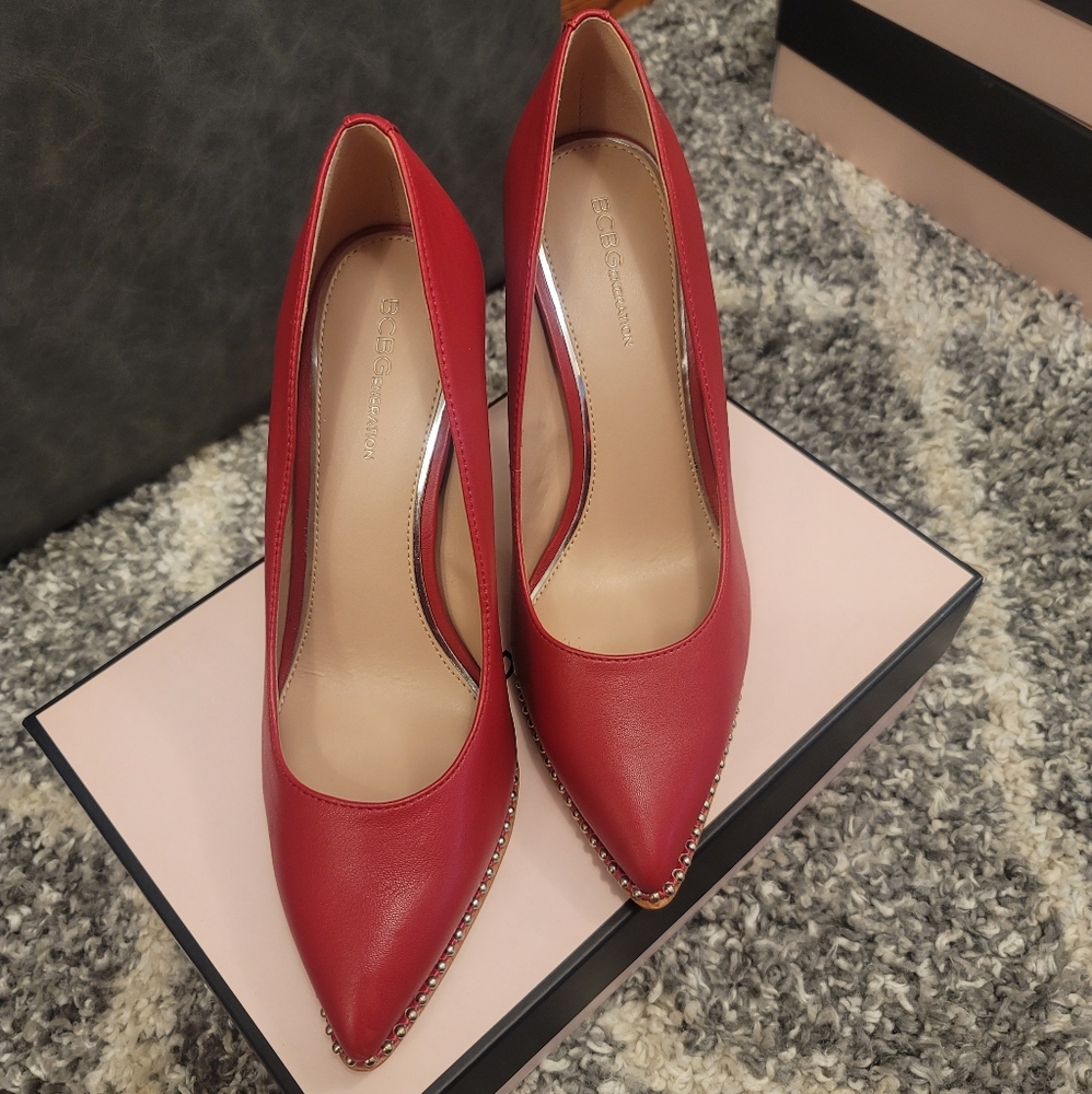Bcbgeneration Holli Chain Pumps